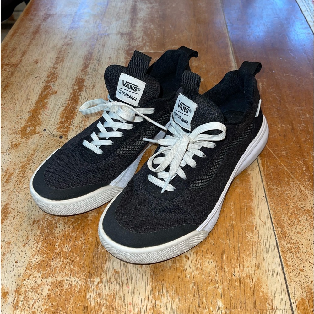 Women’s Vans UltraRange Exo Shoe - size 8 - black